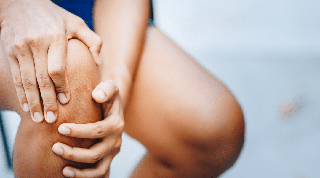 Wat is er te doen tegen pijn aan de buitenkant van de knie?